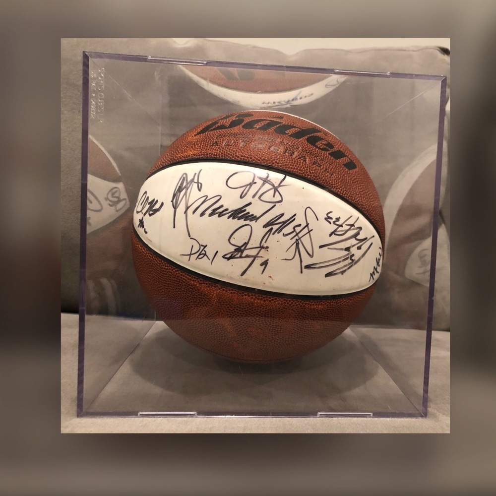Wizards Multiple Autographs for 2006-2007 BasketBall Includes Case